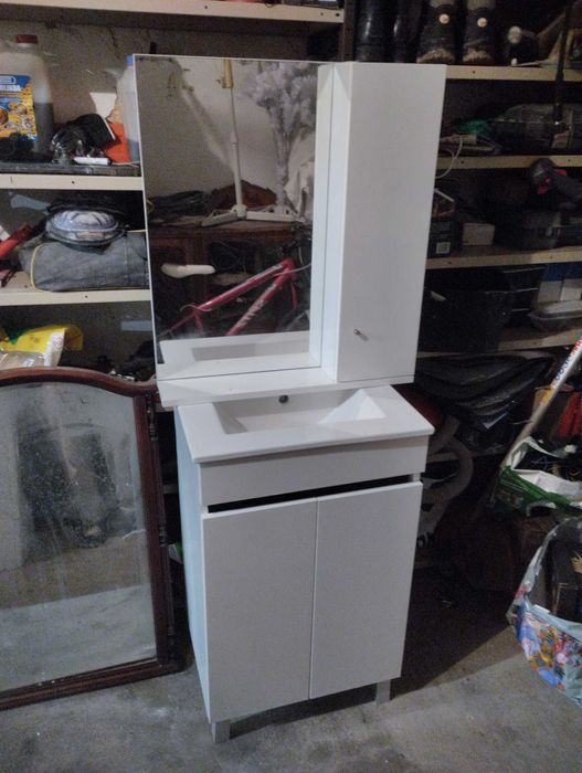 Móvel lavatório com espelho