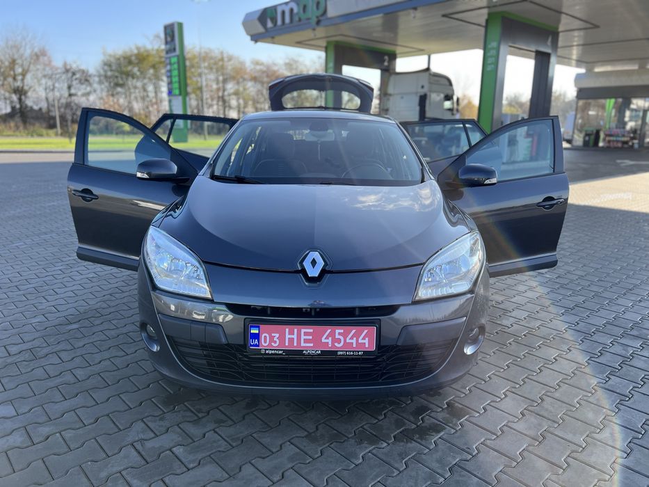 Гарний доглянутий автомобіль !