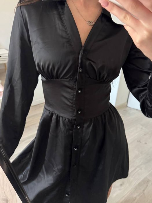 Сукня чорна атласна