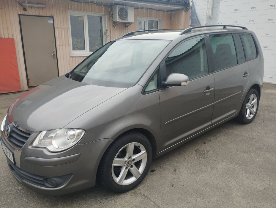 Volkswagen Touran,1.4 бенз автомат