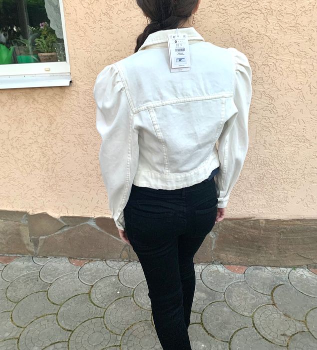 Белая стильная джинсовка Bershka куртка джинсовая