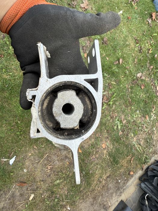 Mercedes-Benz CLA GLC tuleja wahacza Oryginał NOWA