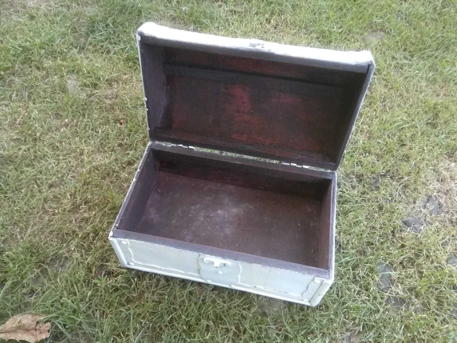 kufer drewniany  biały vintage z rączką drewno