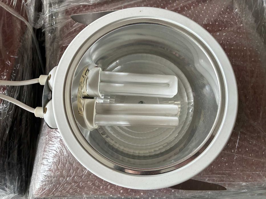 Foco de Encastre com lâmpadas Fluorescentes 2x13 w