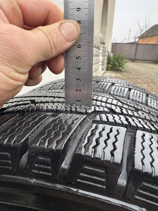 Продам пару зимових шин kumho 175/70r14