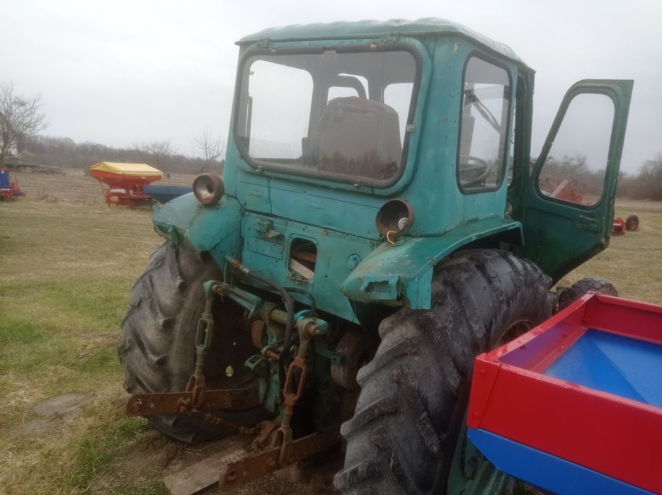 Трактор ЮМЗ -6 Л з погружчиком