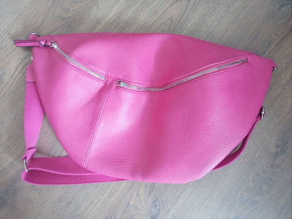 Жіноча сумка рожева аля бананка