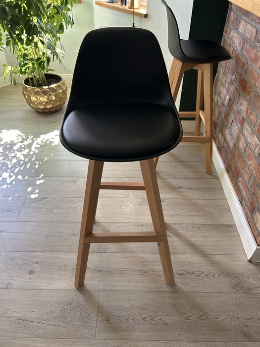 Dwa hokery polecam  komplet