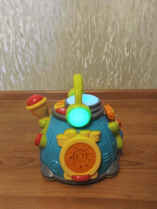 Музичний, ігровий з караоке ( барабан, гітара, саксофон)розвиваю