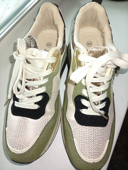 Нові !Кросівки розмір 40 остання пара