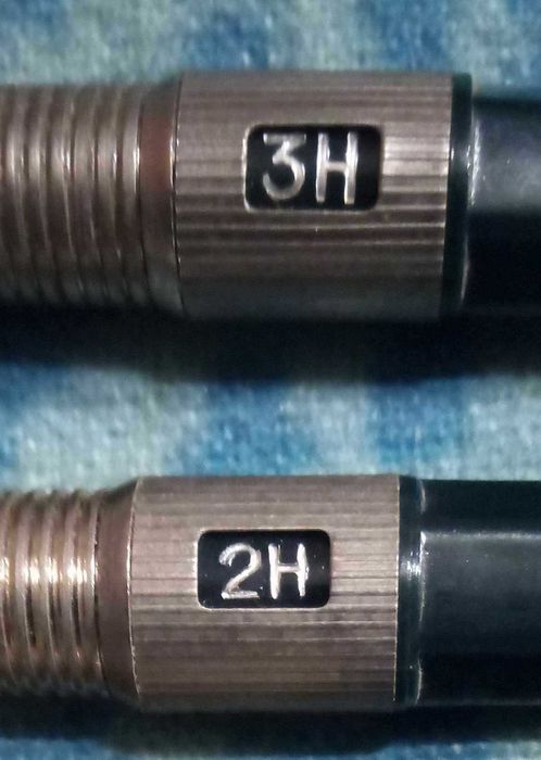 7 metalowych ołówków automatycznych 1 mm