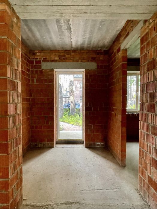 Дом в коттеджном городке в лесной Буче.