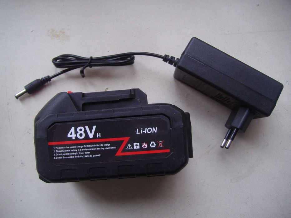 Аккумулятор Li-ion 18v-20v и под него зарядное устройство 18v-21v