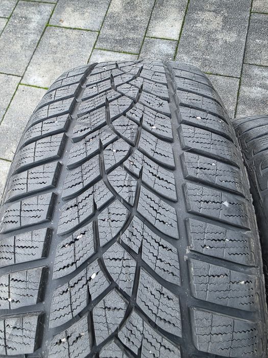 Opny zimowe Goodyear UltraGrip 225/ 50/ 18