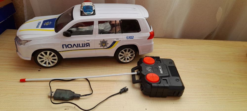Машинка на радіокеруванні «Поліція 102» біла (32 см)
