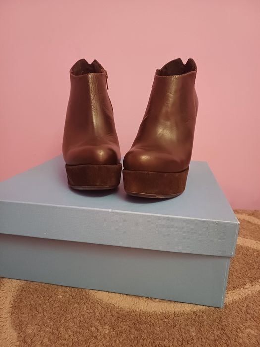 Botki Venezia 37, na koturnie, skóra