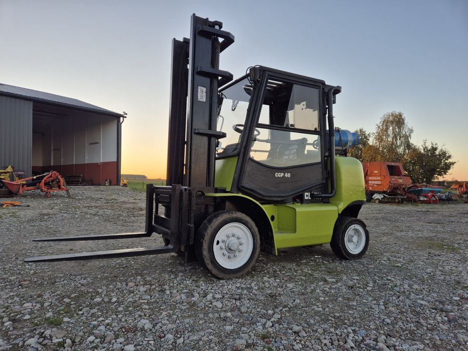 Wózek widłowy Clark na gaz LPG