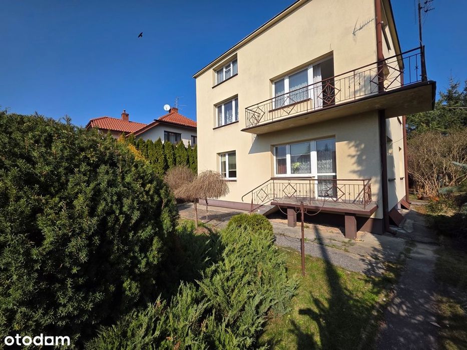 Dom wolnostojący, zagospodarowana działka