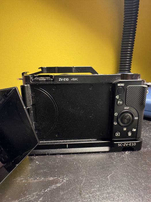 Sony ZV-E10 + E PZ 16-50mm f/3.5-5.6 OSS + Cage