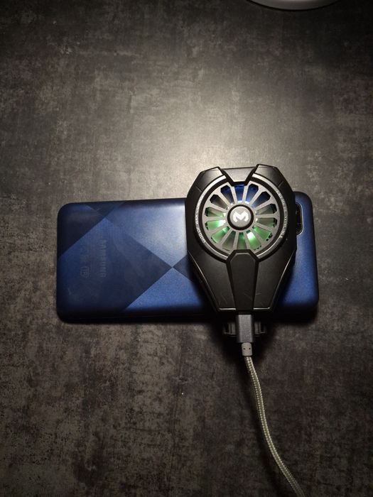 Кулер для телефона MEMO с меняющейся подсветкой-охлаждает и стильно