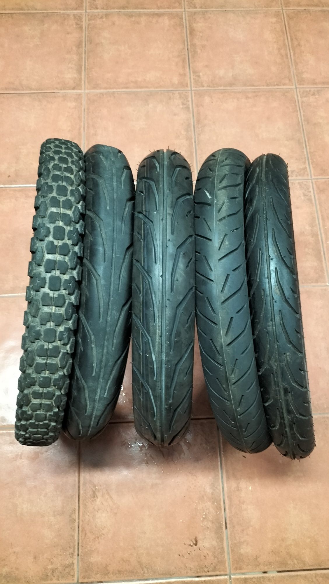 Pneus de moto novos e usados