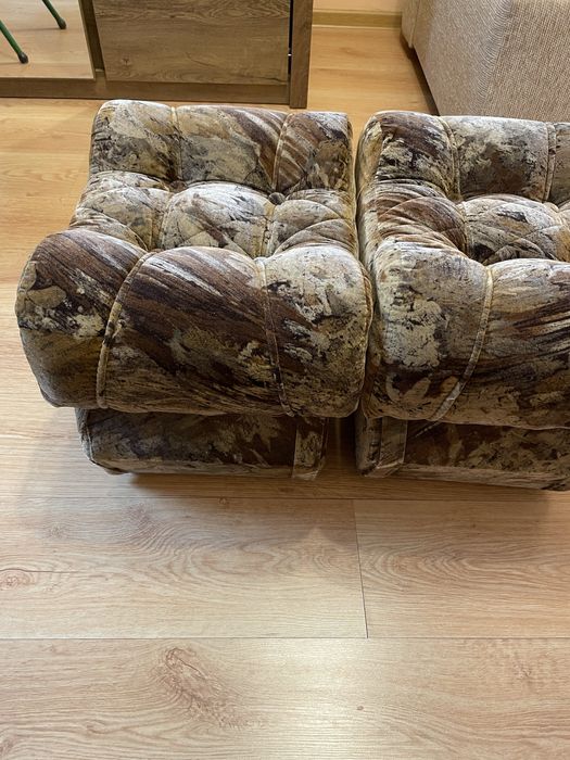 Sprzedam 2 pufy, w dobrym stanie.