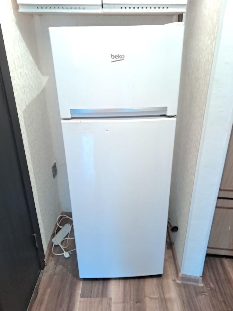 Двокамерний холодильник BEKO RDSu8240K20W