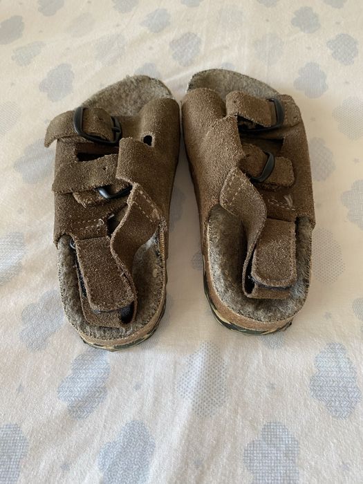 Sandalia em pele da Zara (T 23)