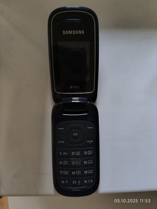 Продам кнопочный телефон Samsung GT-E1272