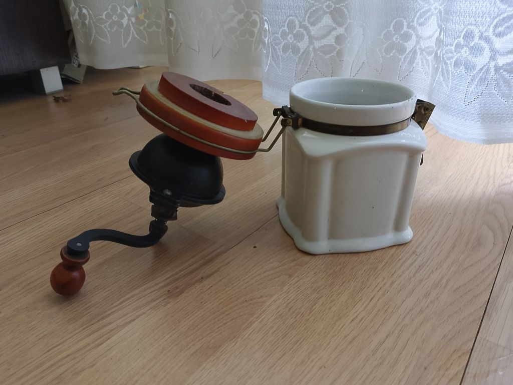 Młynek do kawy retro