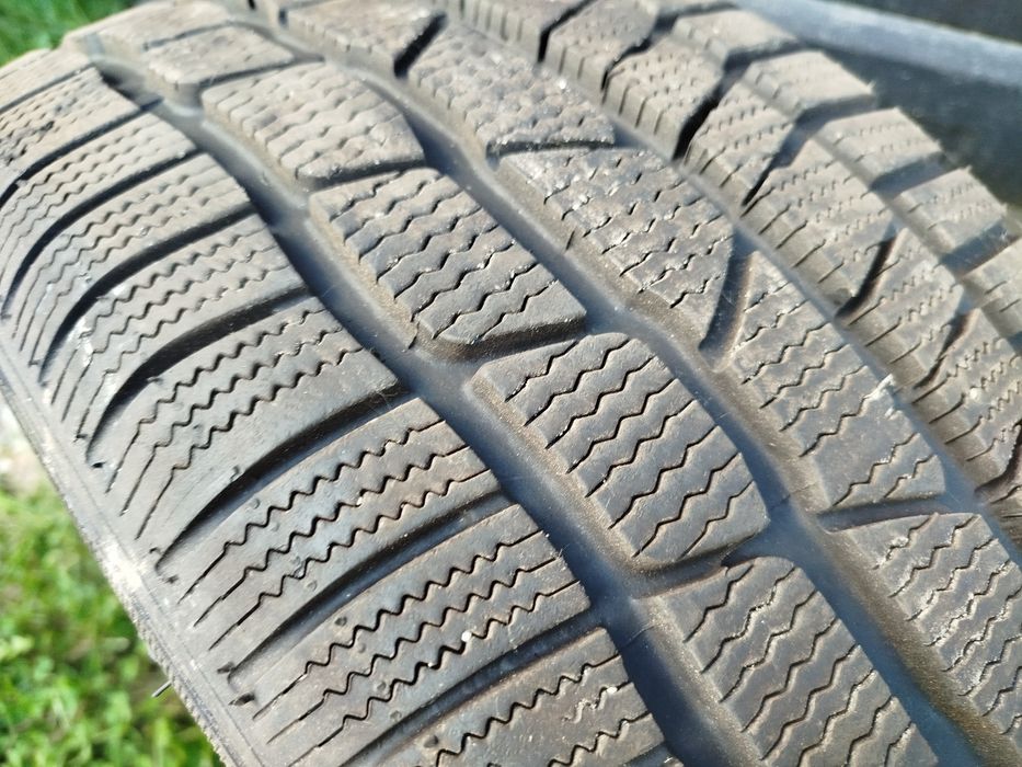 Opona zimowa 225/40/18