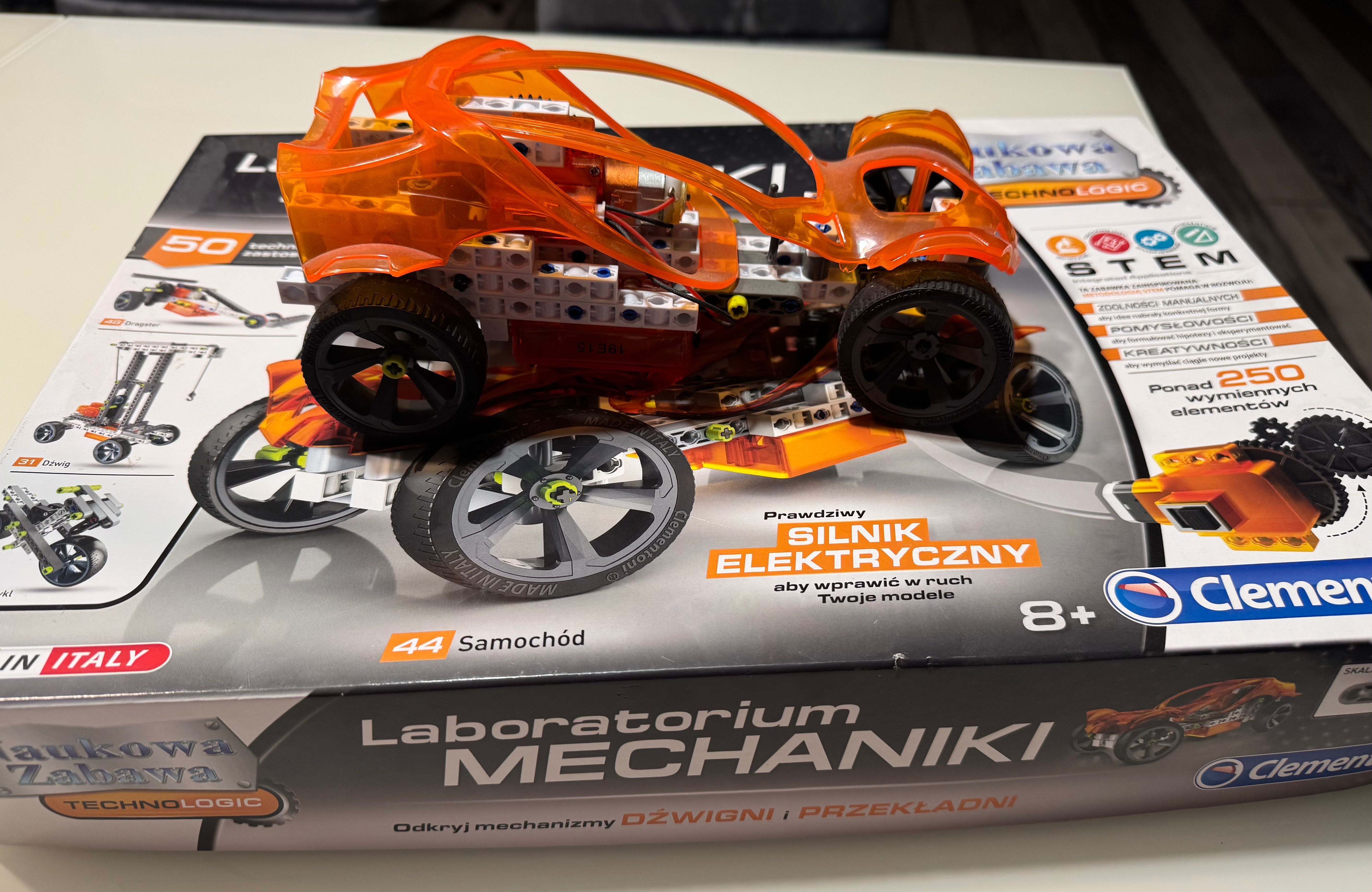 Złożone auto Laboratorium Mechaniki