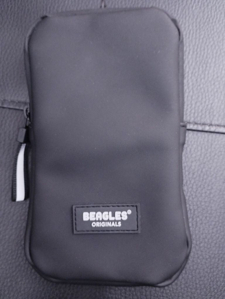 Etui na telefon lub okulary do plecaka Beagles - nowe
