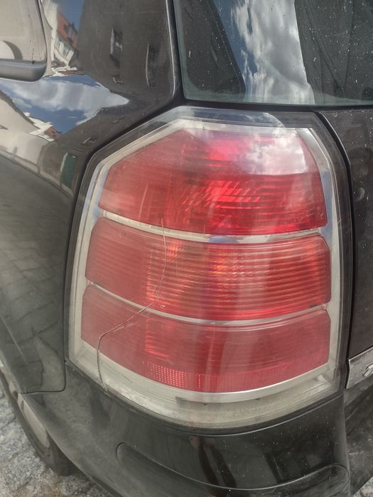 Lampa tylna lewa opel zafira b 2007r
