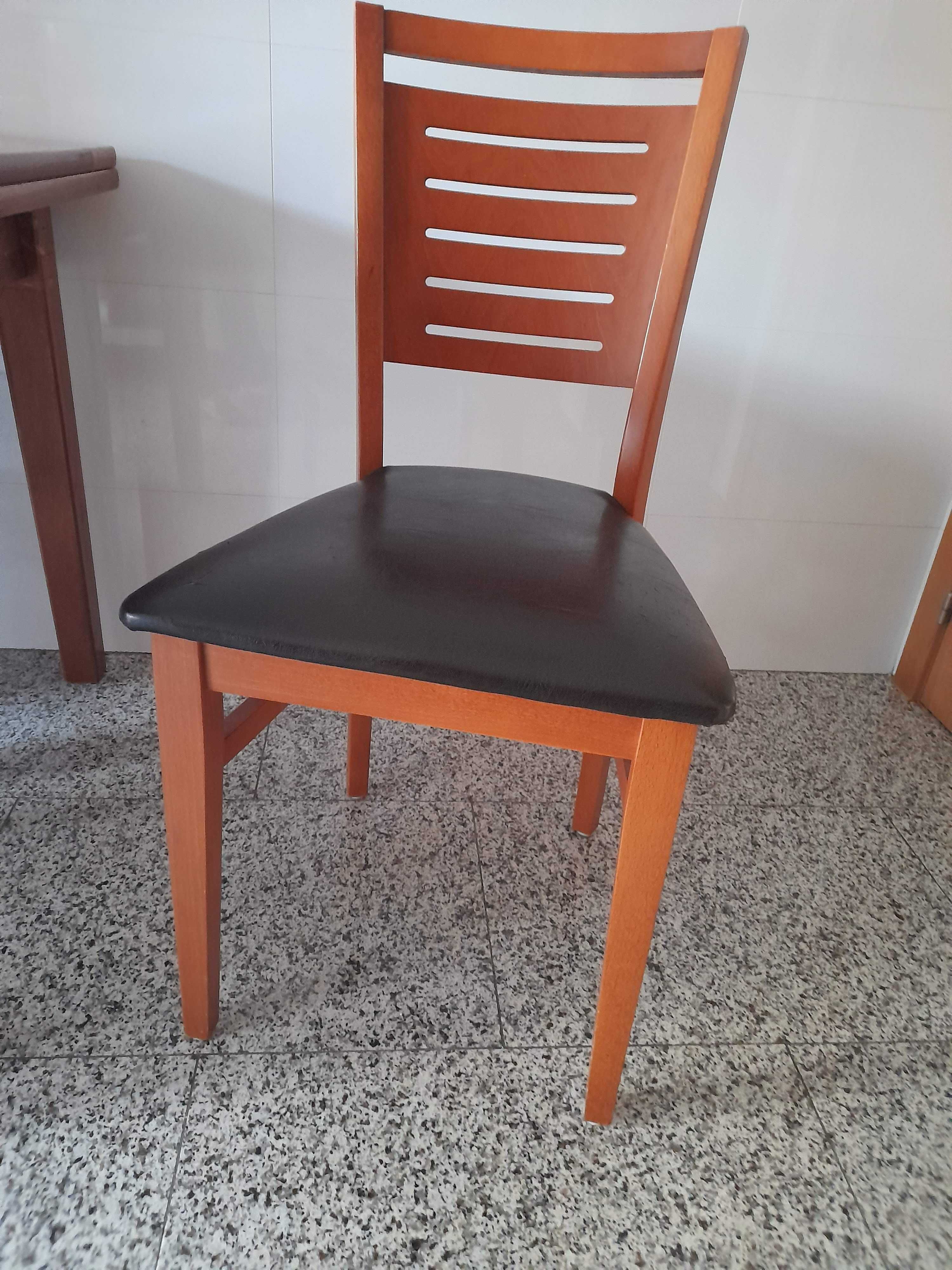 Mesa de sala retangular pinho mel e 4 cadeiras