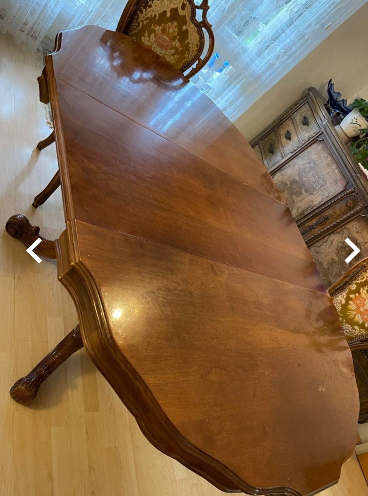 Zabytkowy stół jadalny z 4 krzesłami