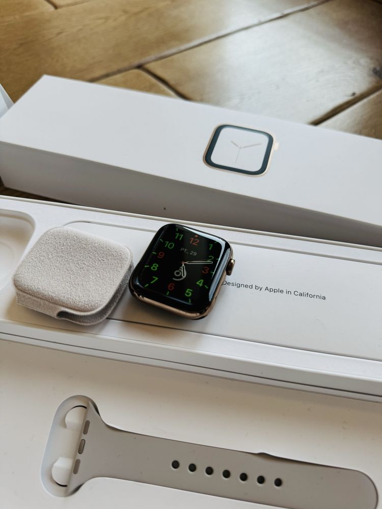 Apple Watch 4 44mm Stal Nierdzewna Złoty GPS + LTE