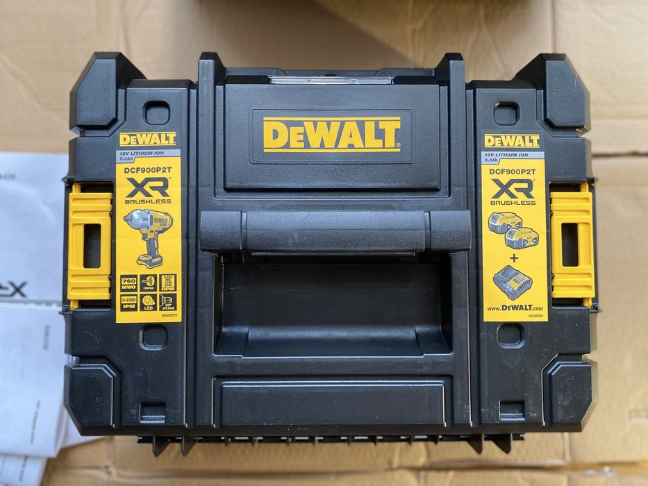 Ударный гайковерт DeWALT DCF900P2T
