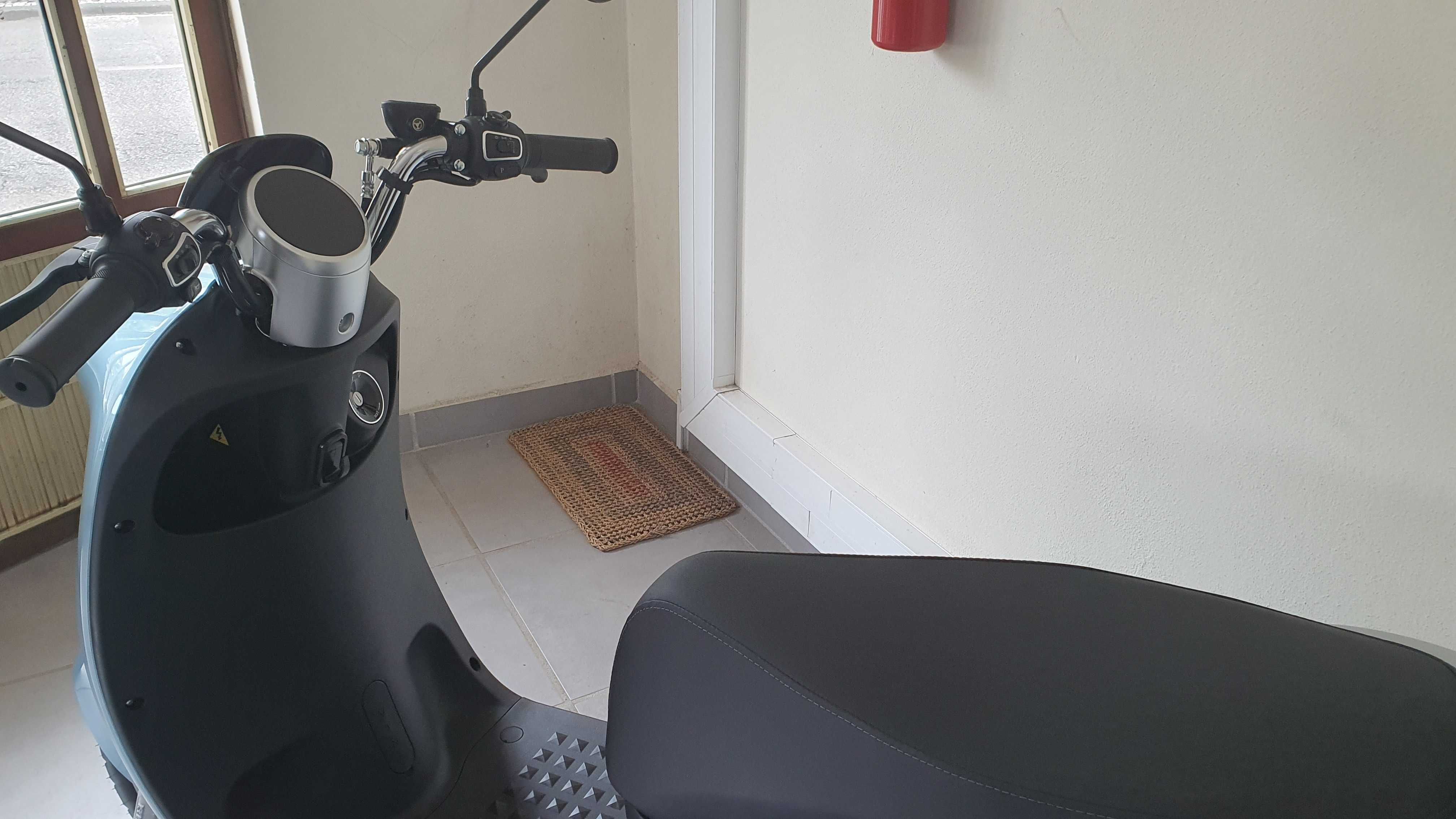 Yadea M6 Scooter Eléctrica 2.100W