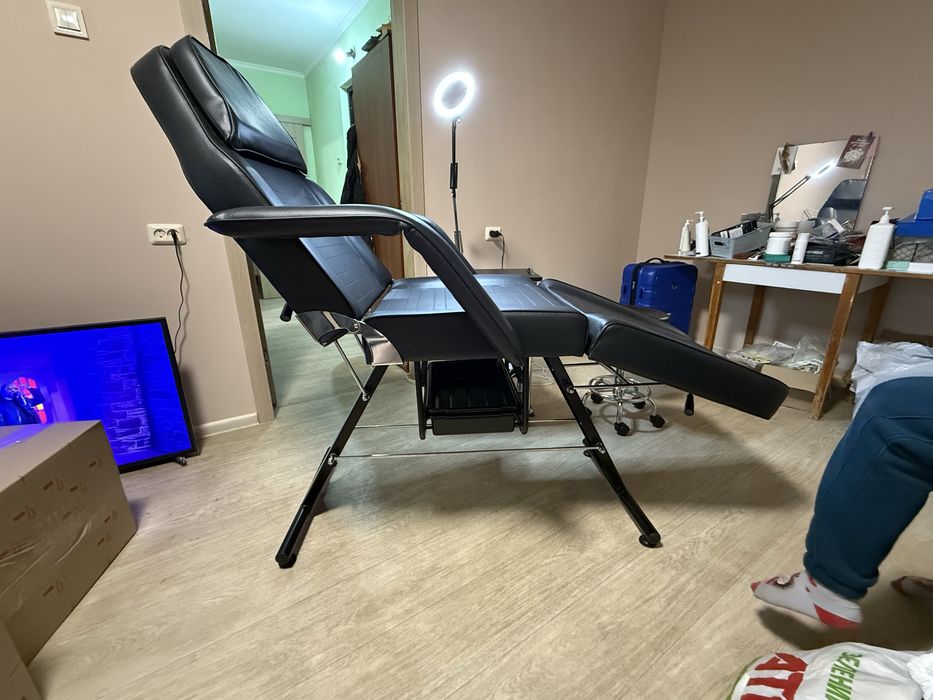 Косметологічна кушетка . Столик . Лампа-лупа. Стілець