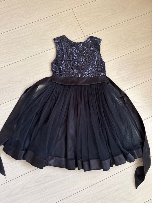 Платье нарядное на девочку размер 7-9 лет