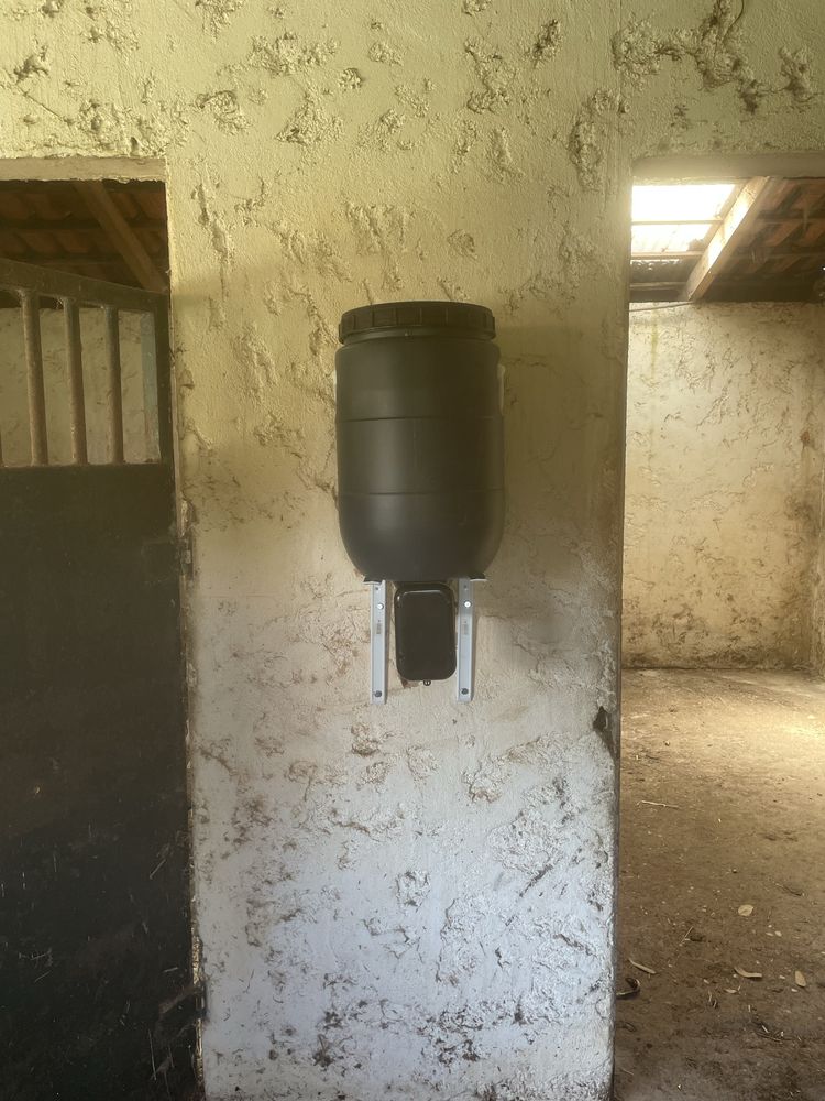 Alimentador automatico para Cavalo/Cão/Gato