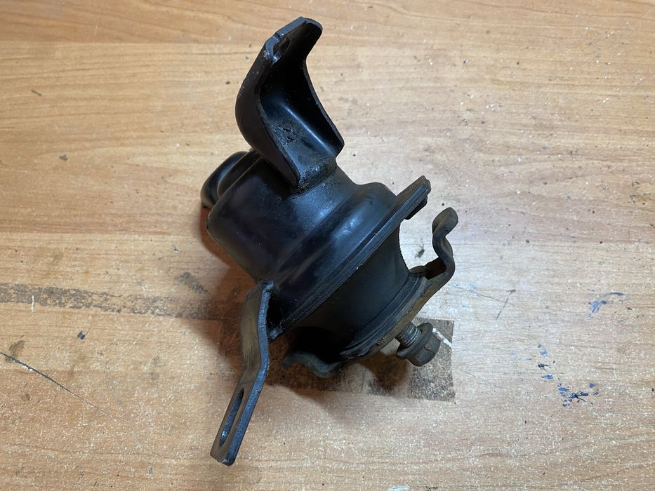 Подушка, права опора двигуна Mitsubishi Lancer 9 2.0