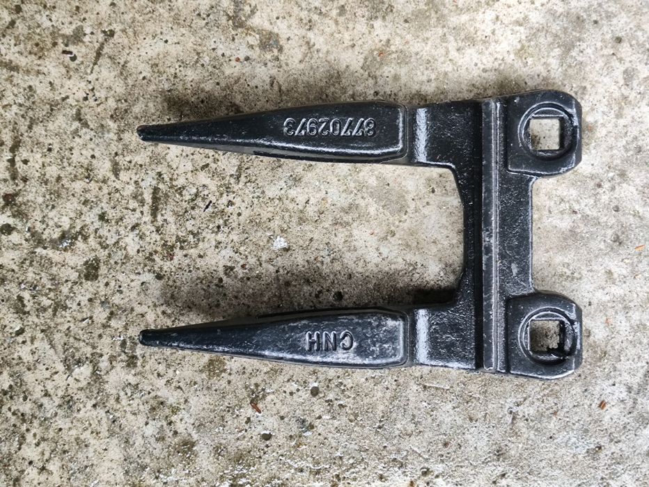 Головка косы жатки с планкой 84275285, Палец двойной жатки 1307299C2