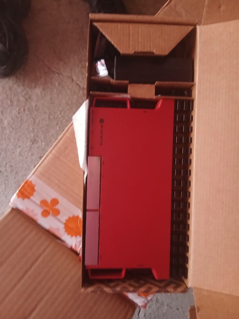 Router przewodowy MikroTik L009UiGS-RM