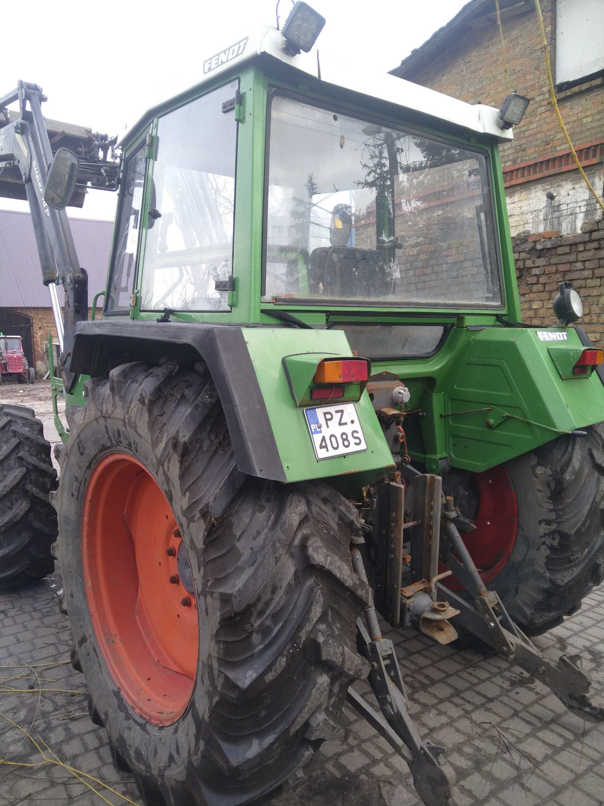 Fendt 309 LS Traktor z ładowaczem TUR 4x4