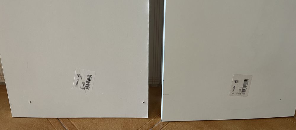 Placas de Aglomerado Branco e Suportes Brancos