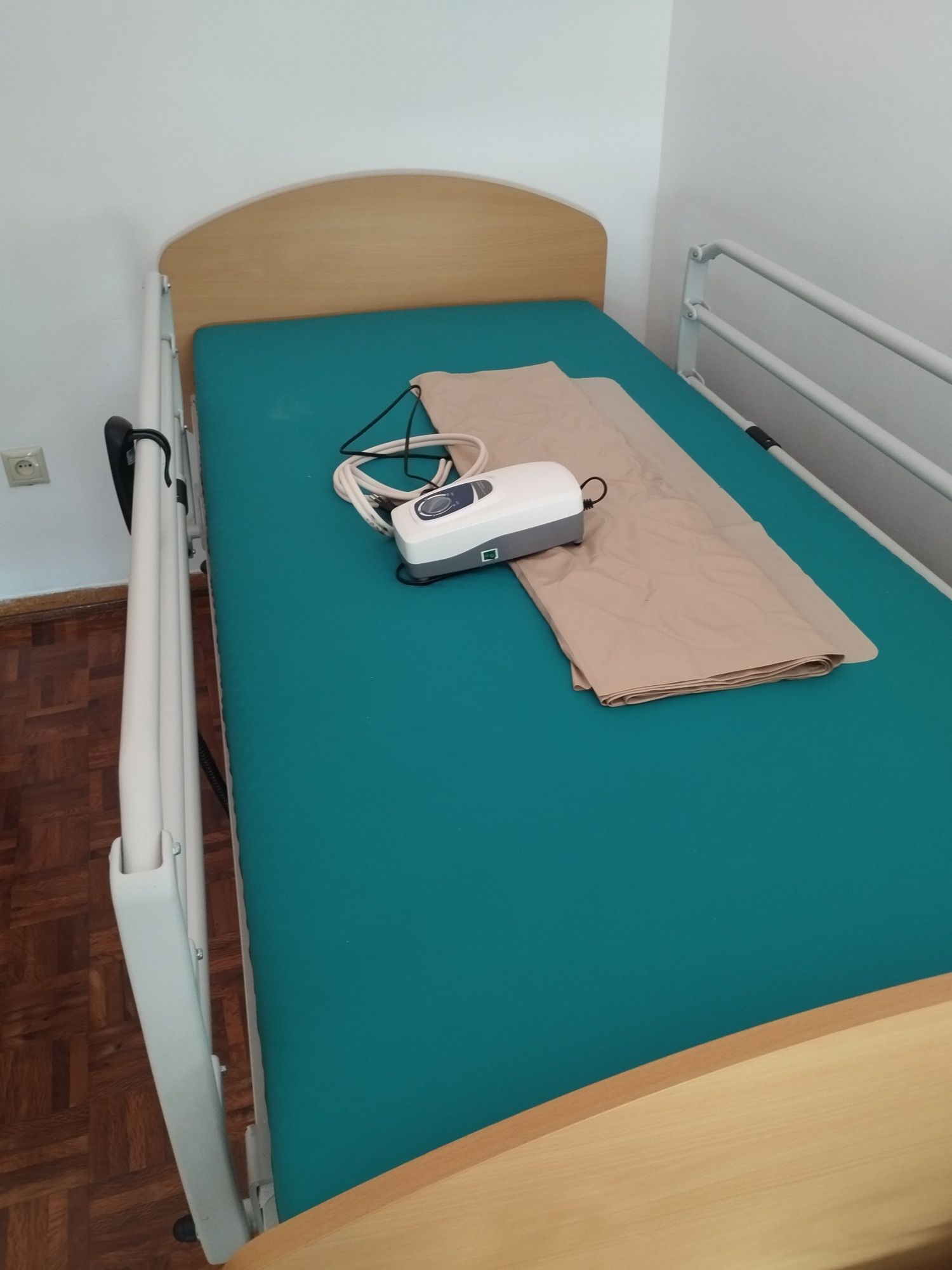 Cama articulada com motor