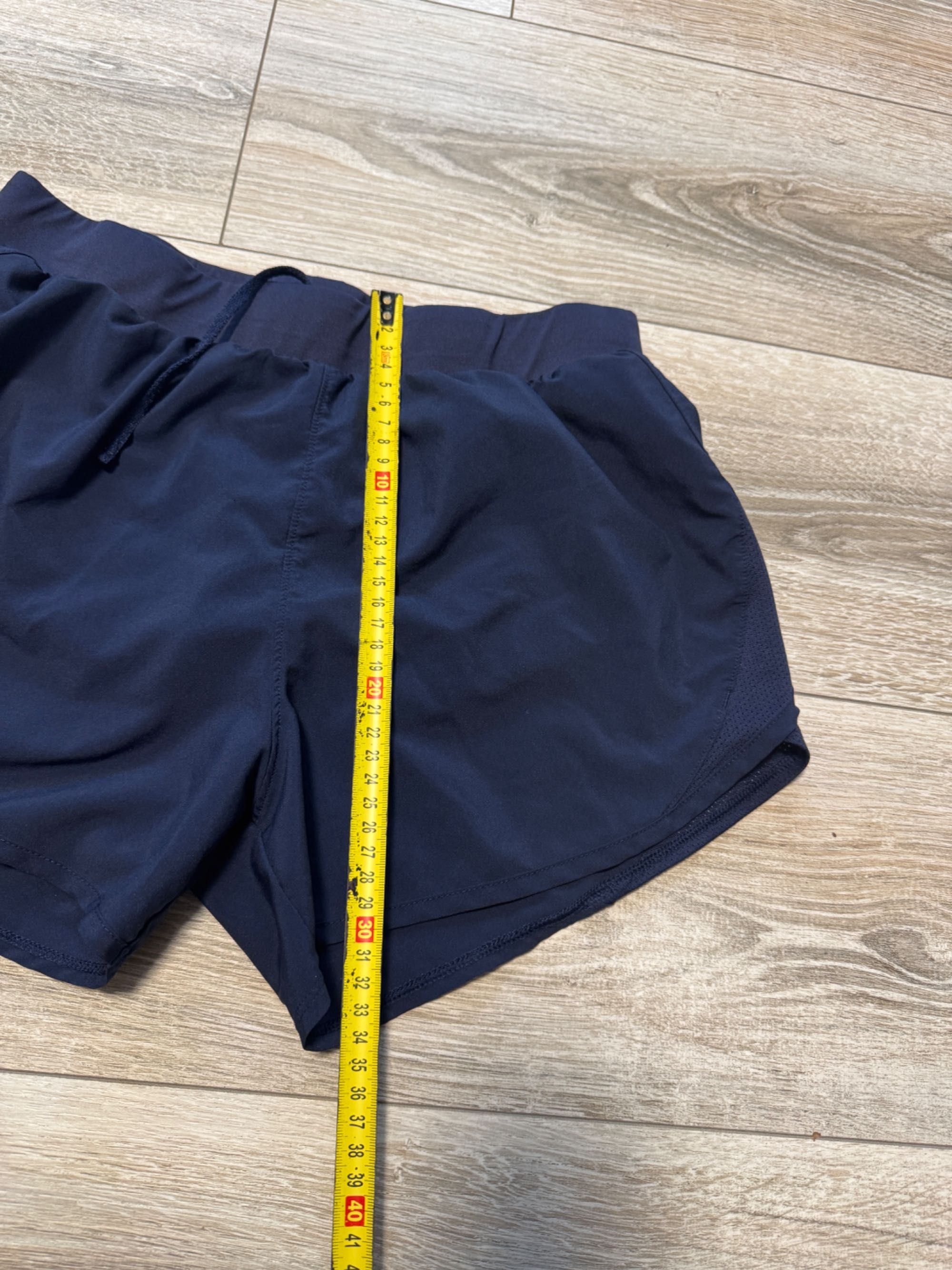 жіночі чорні шорти UNDER ARMOUR