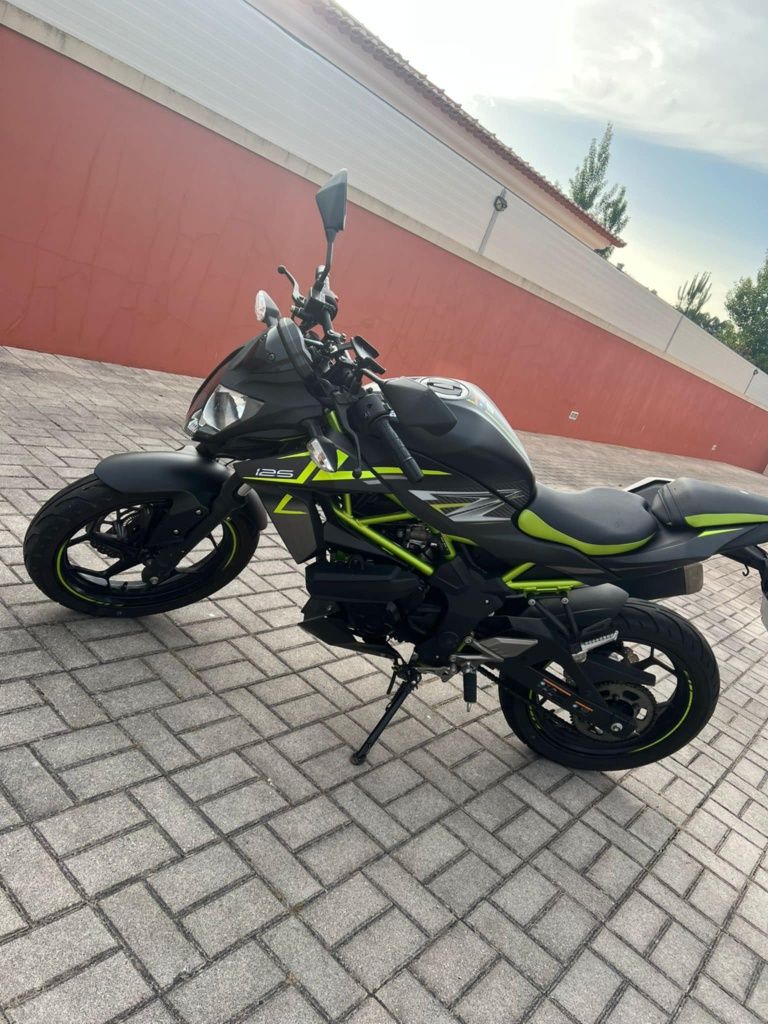 Mota Kawasaki Z125
